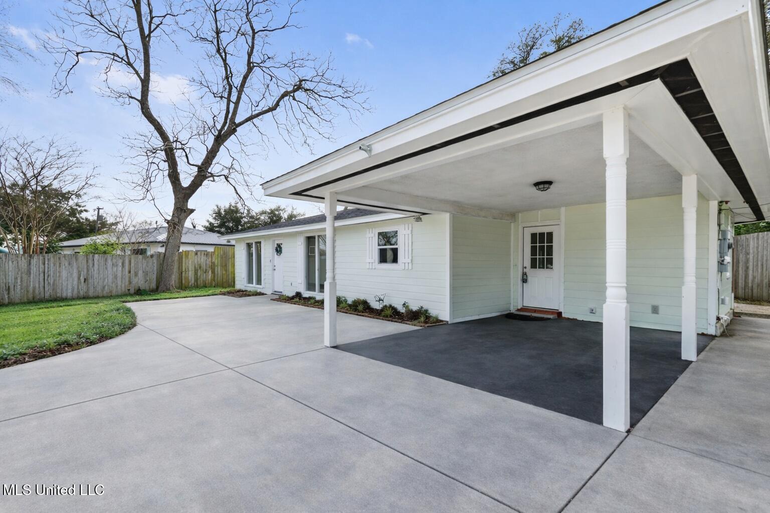 122 Carroll Avenue Property Photo 3