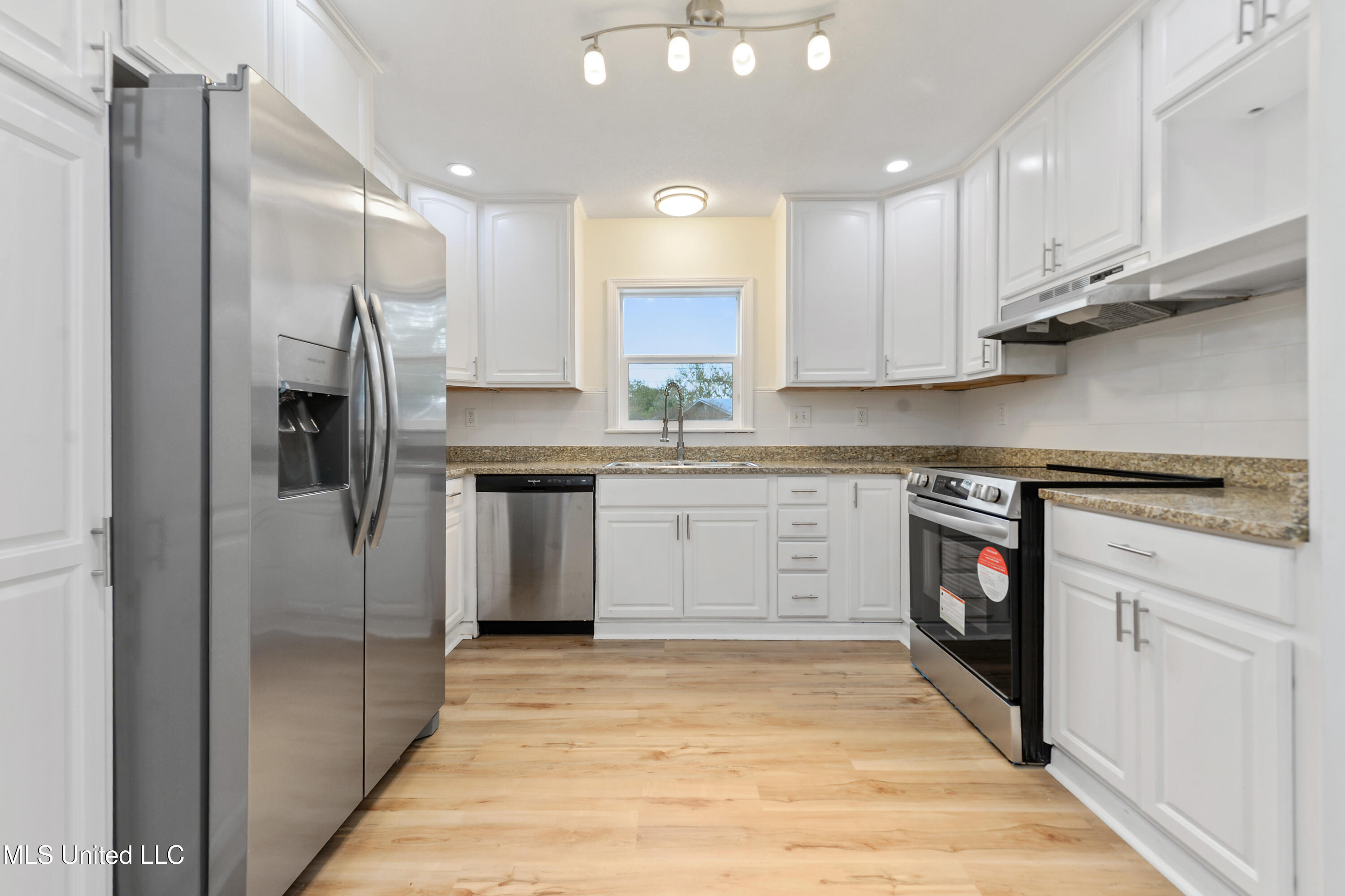 122 Carroll Avenue Property Photo 10