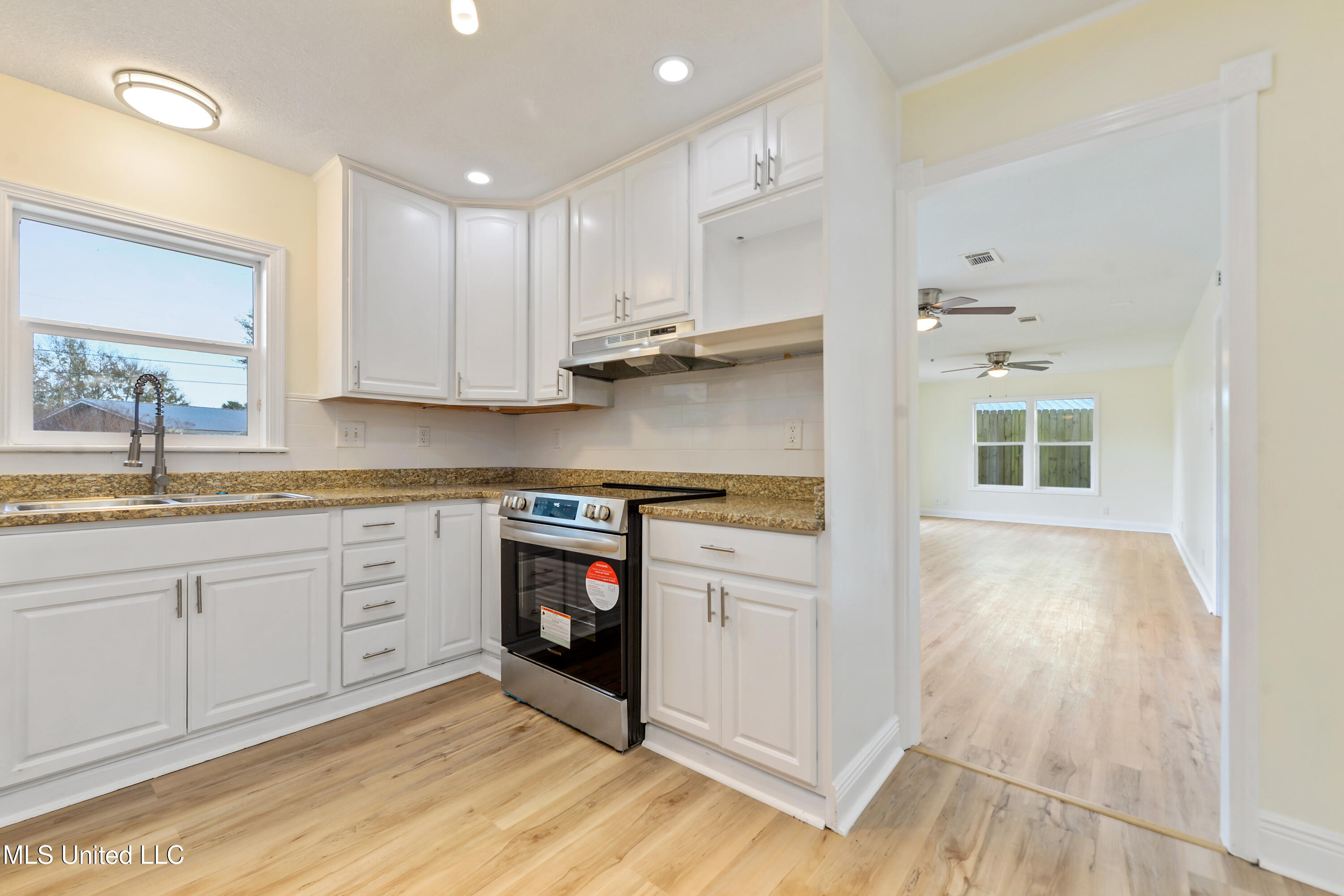 122 Carroll Avenue Property Photo 11
