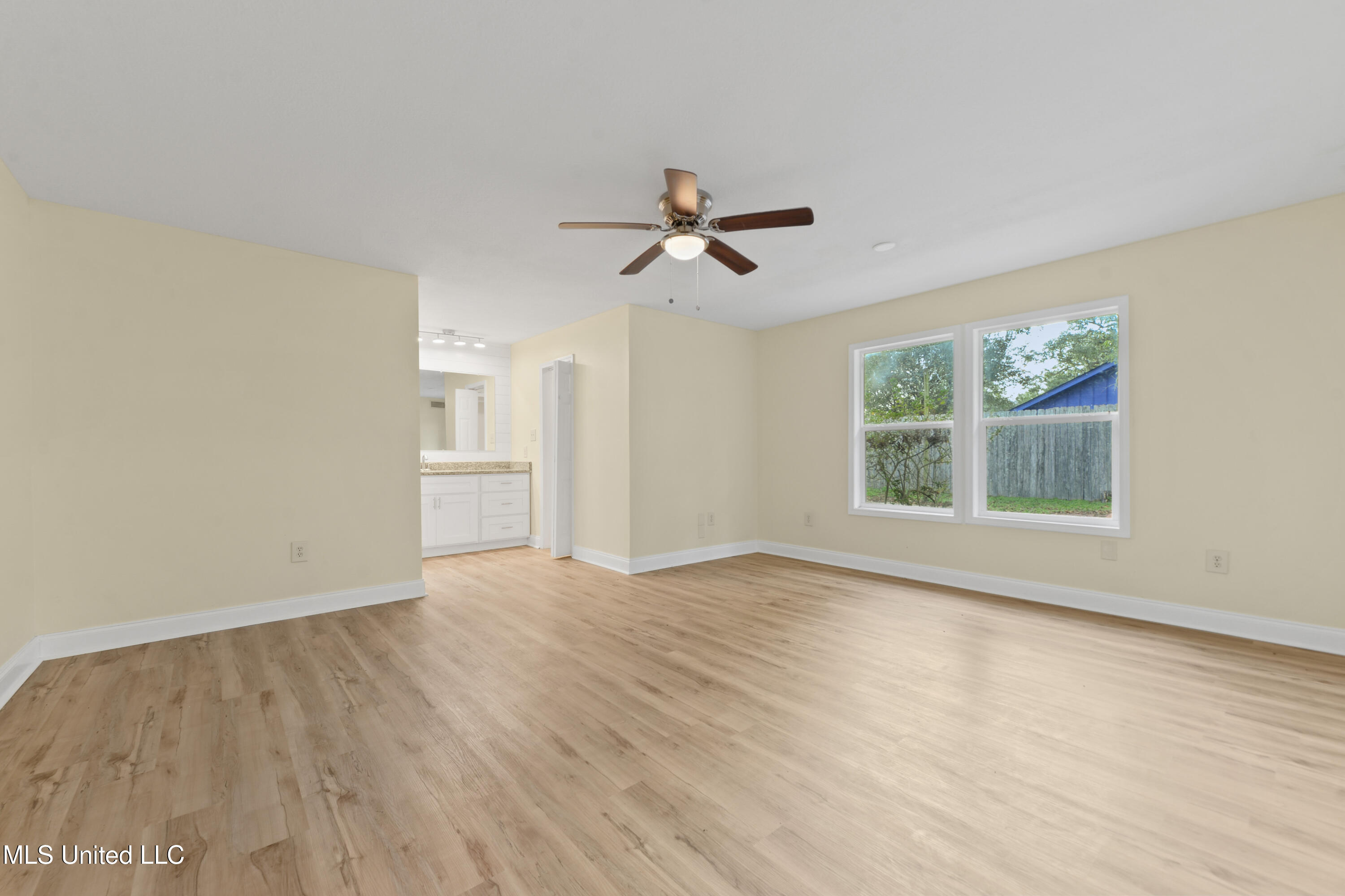 122 Carroll Avenue Property Photo 17