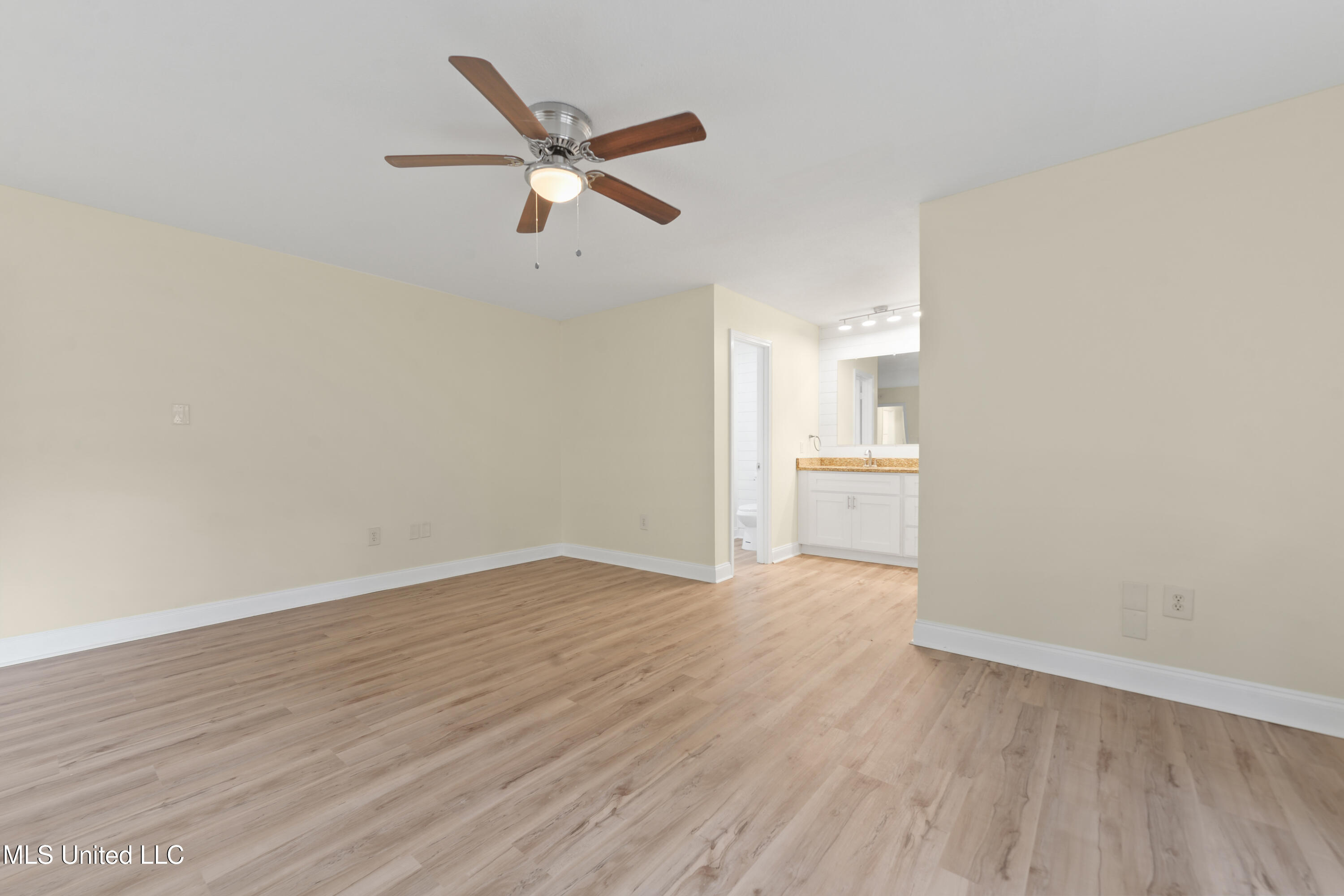 122 Carroll Avenue Property Photo 18