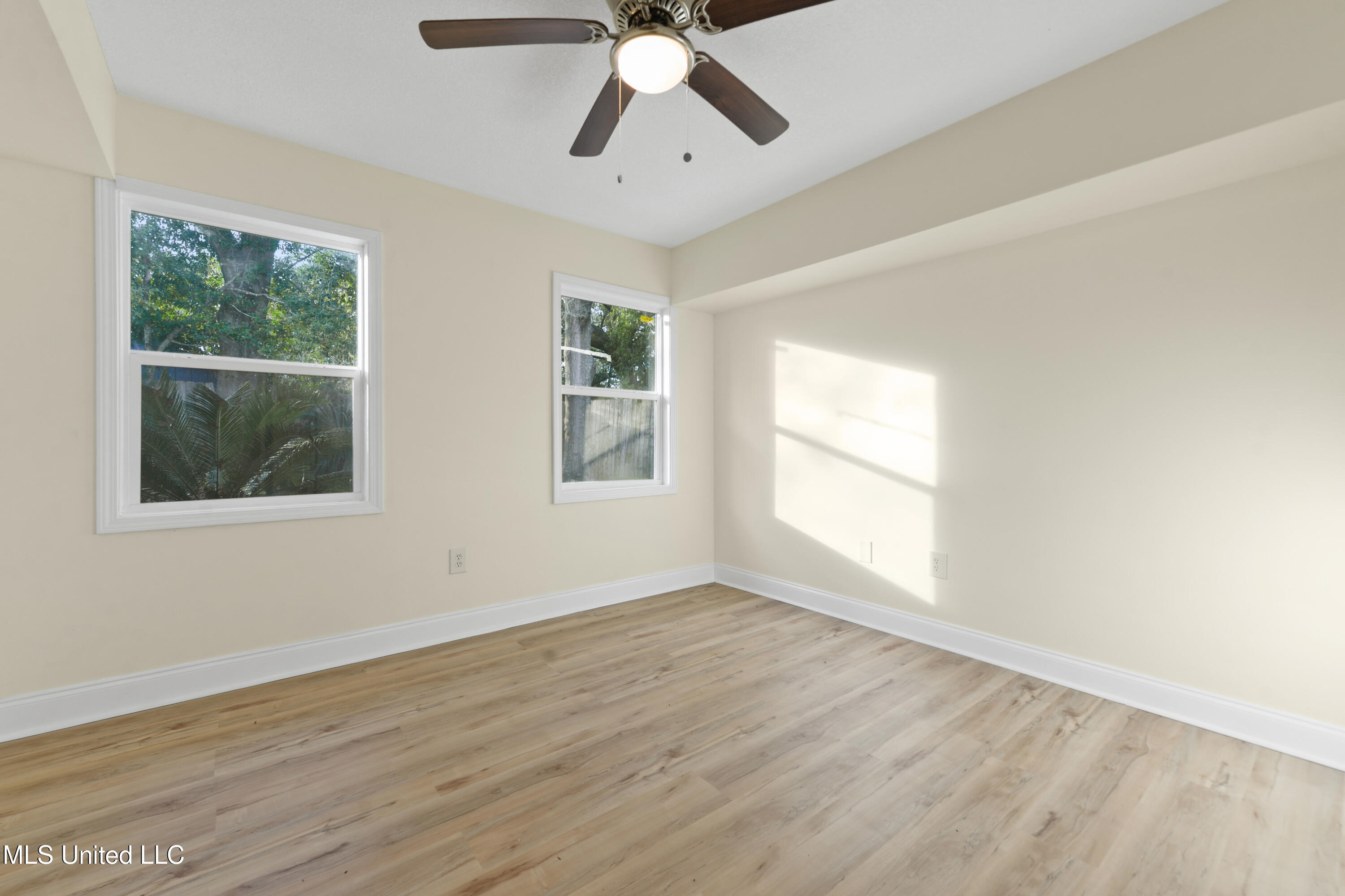 122 Carroll Avenue Property Photo 22