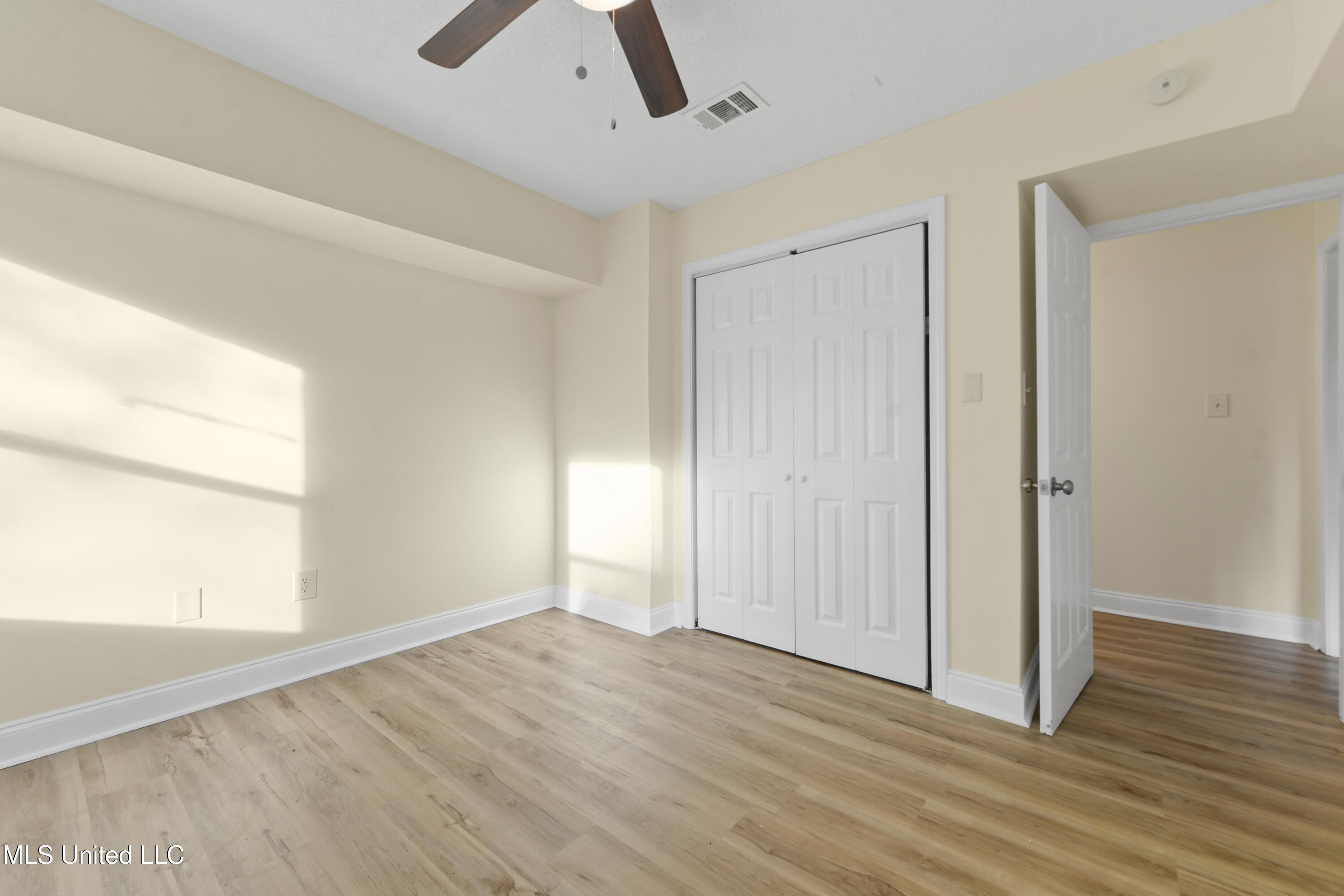 122 Carroll Avenue Property Photo 23