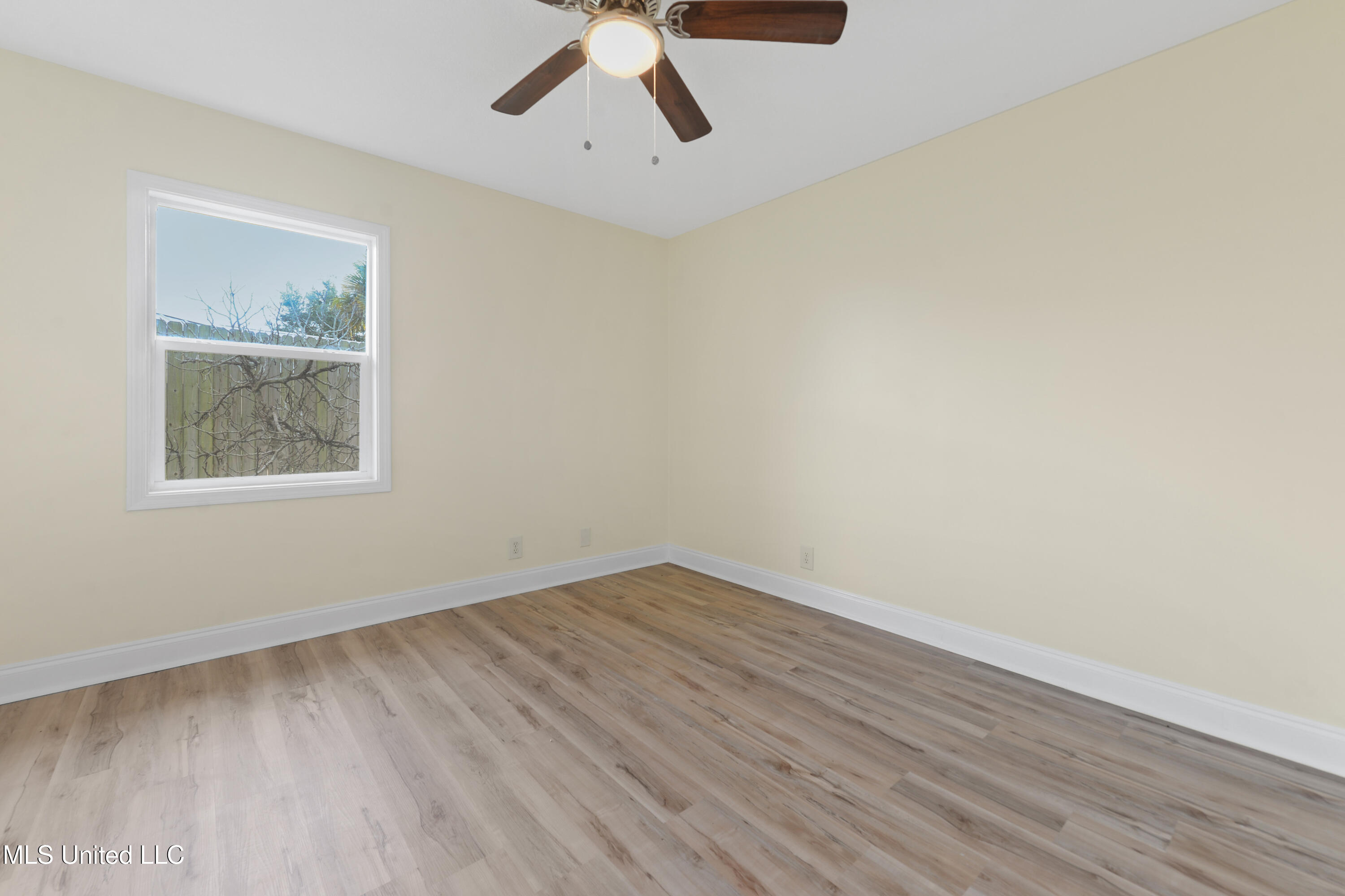 122 Carroll Avenue Property Photo 24