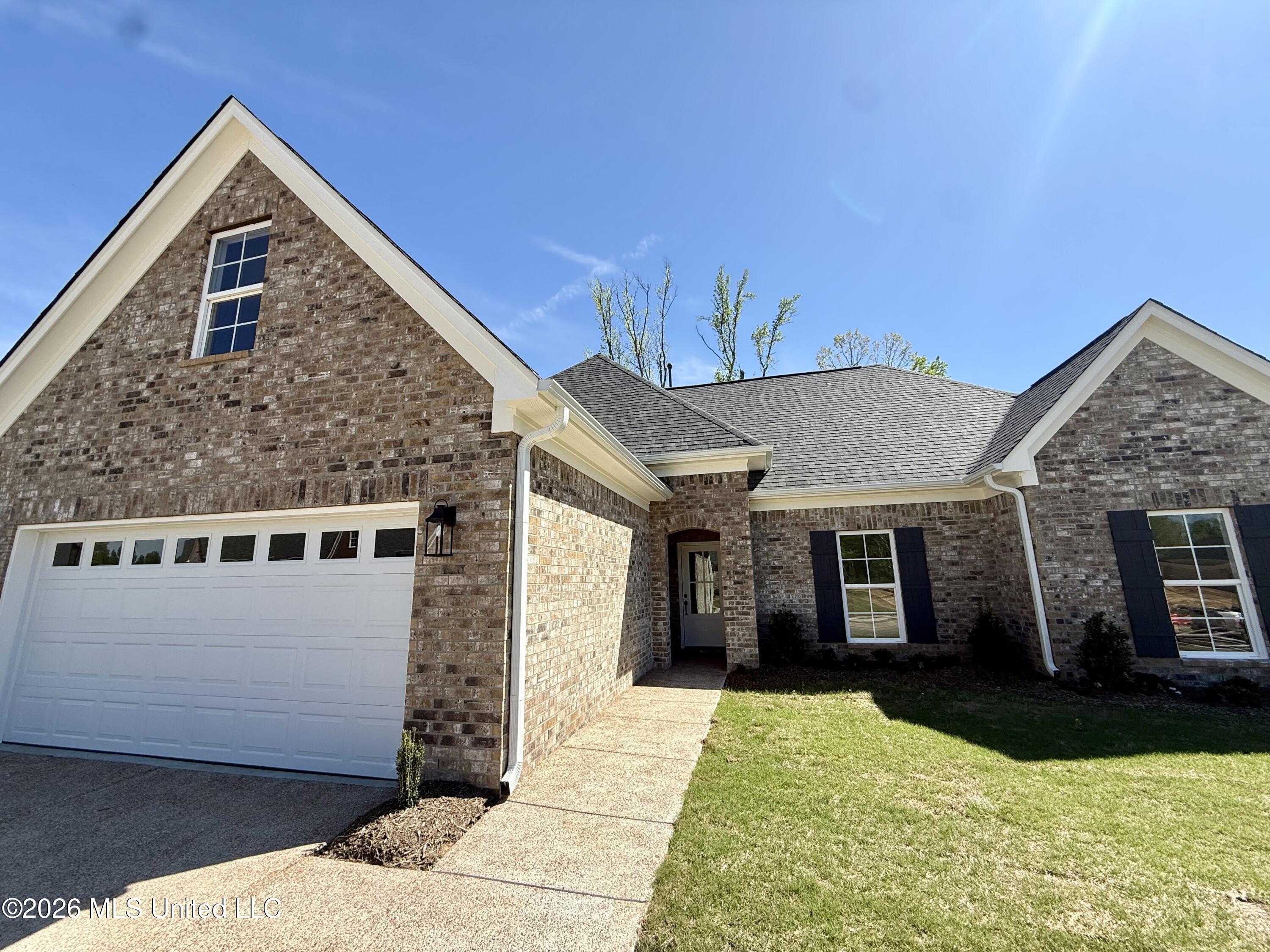 1051 Great Glen Drive Property Photo 1