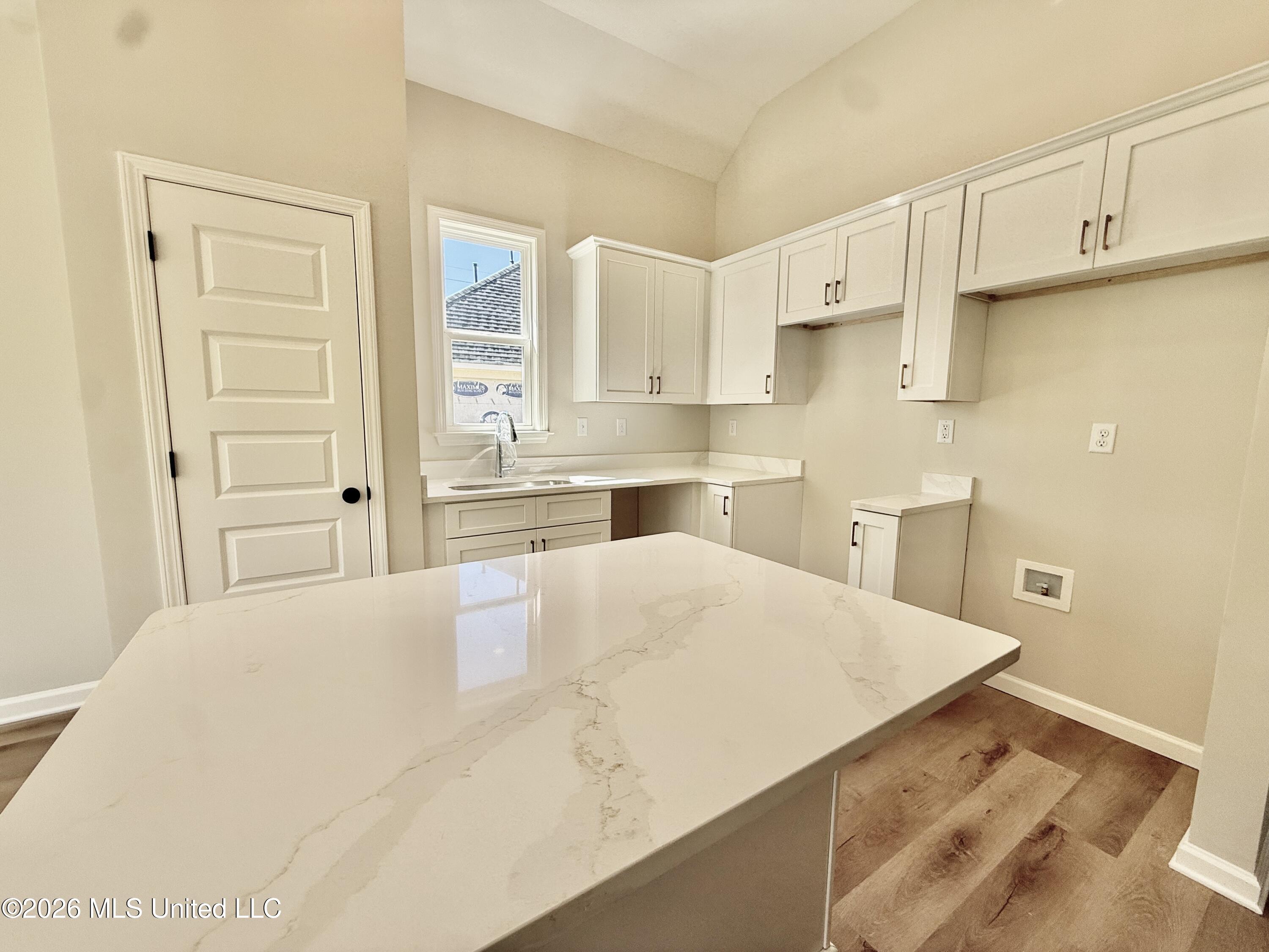 1051 Great Glen Drive Property Photo 5