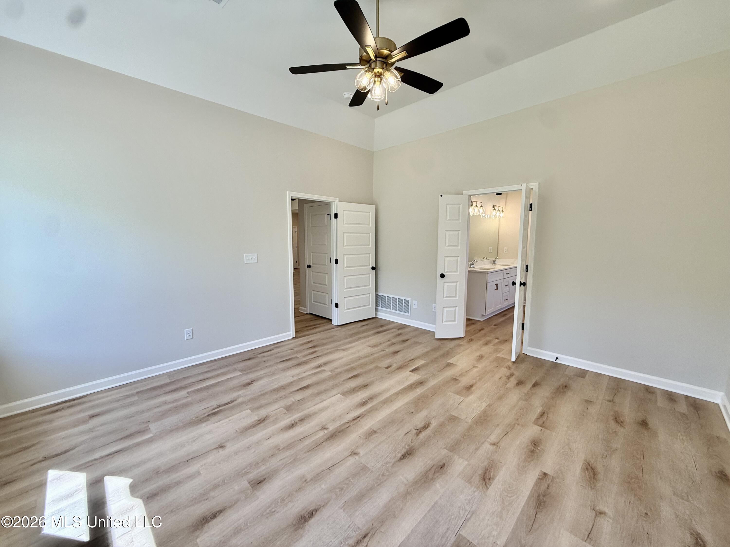 1051 Great Glen Drive Property Photo 7