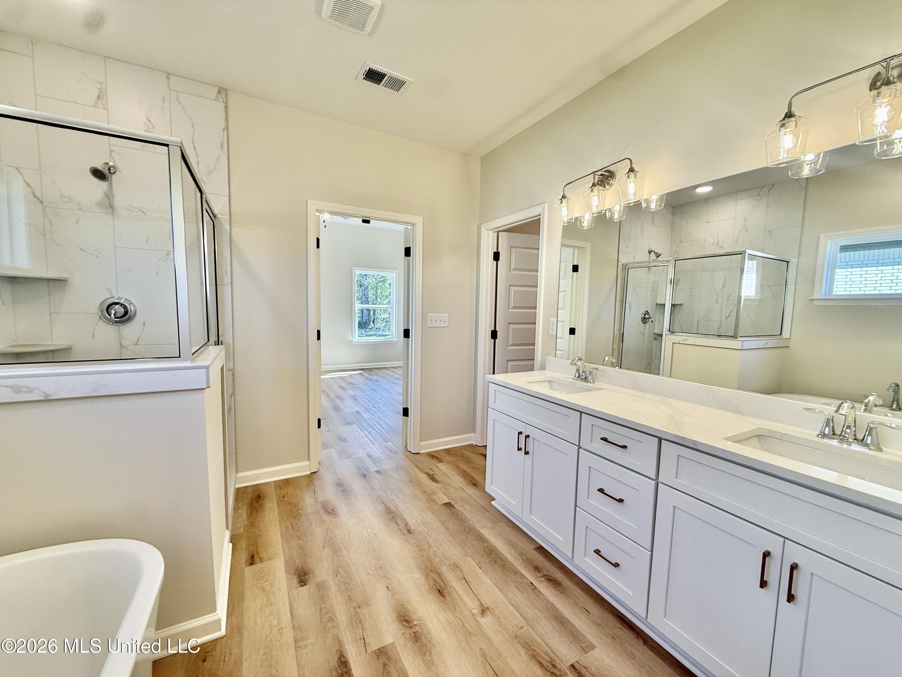 1051 Great Glen Drive Property Photo 8