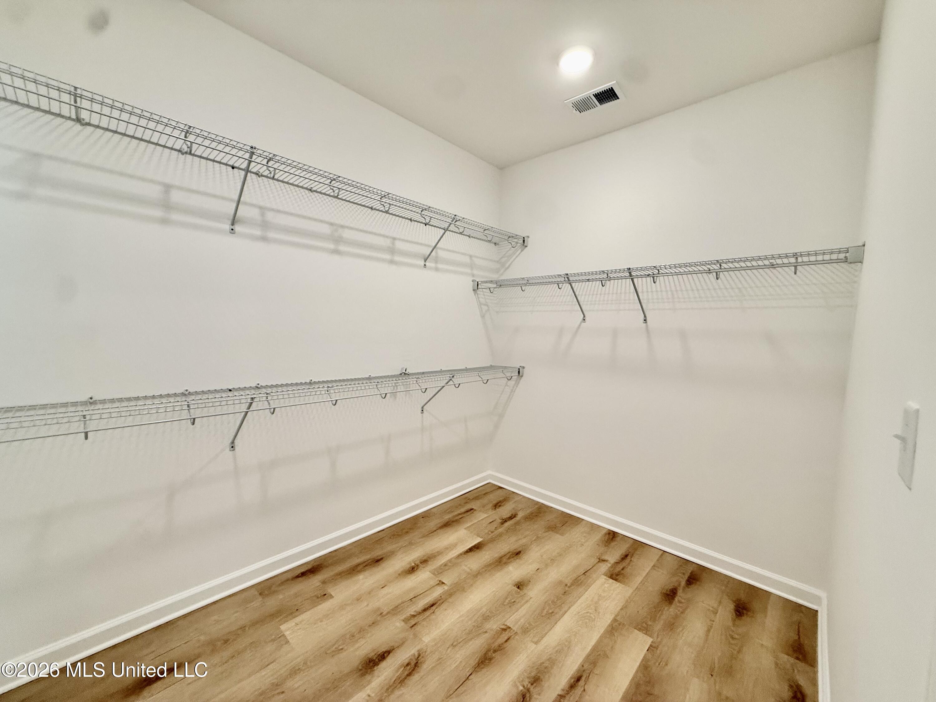 1051 Great Glen Drive Property Photo 9