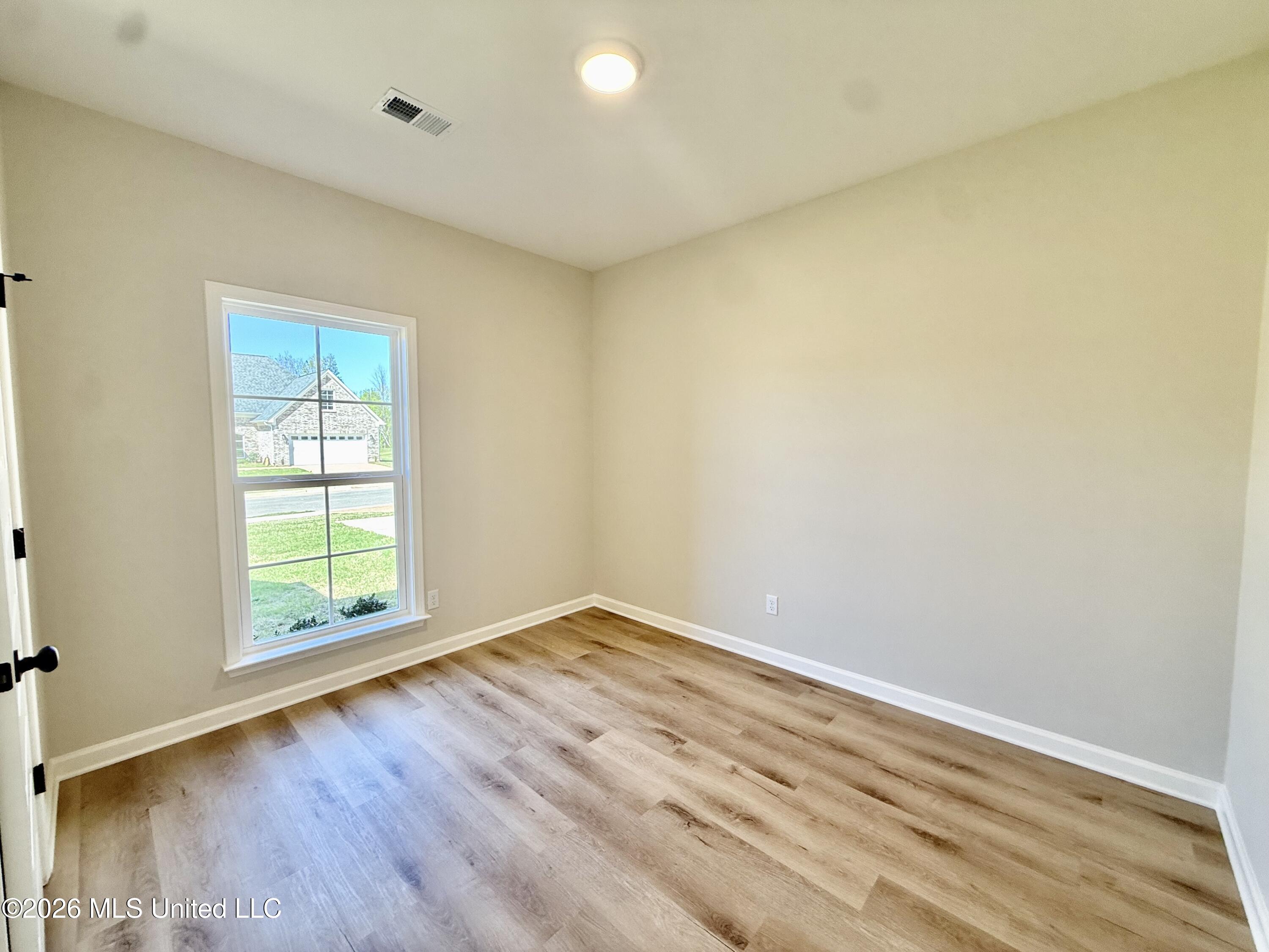 1051 Great Glen Drive Property Photo 10