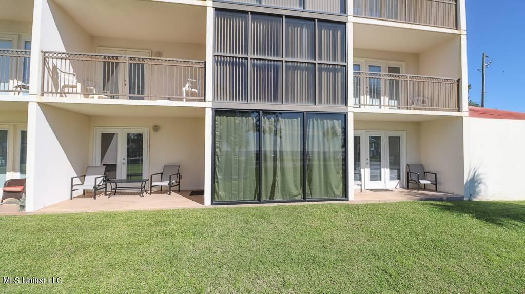 2046 Beach Boulevard Property Photo 1