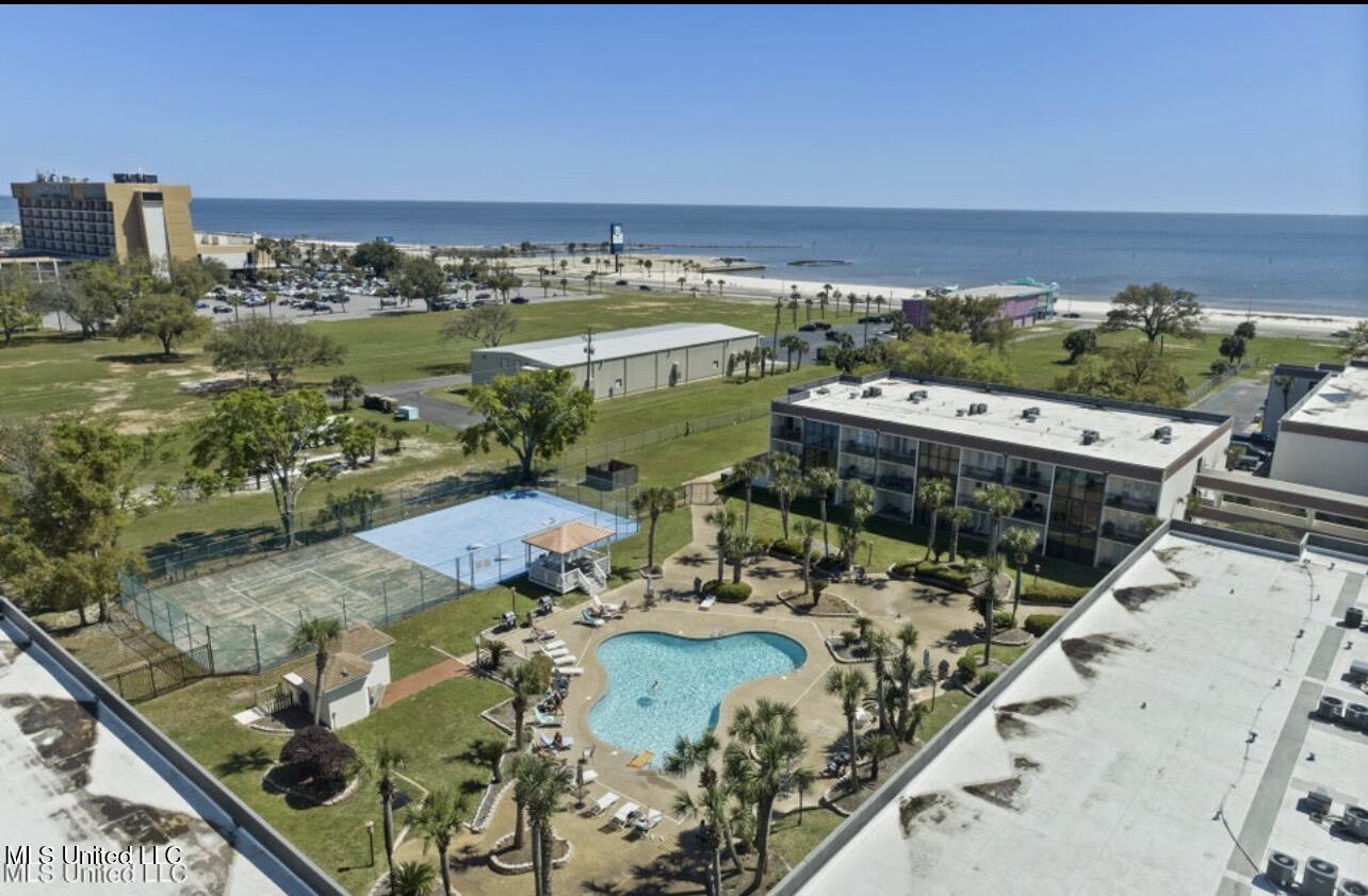 2046 Beach Boulevard Property Photo 3