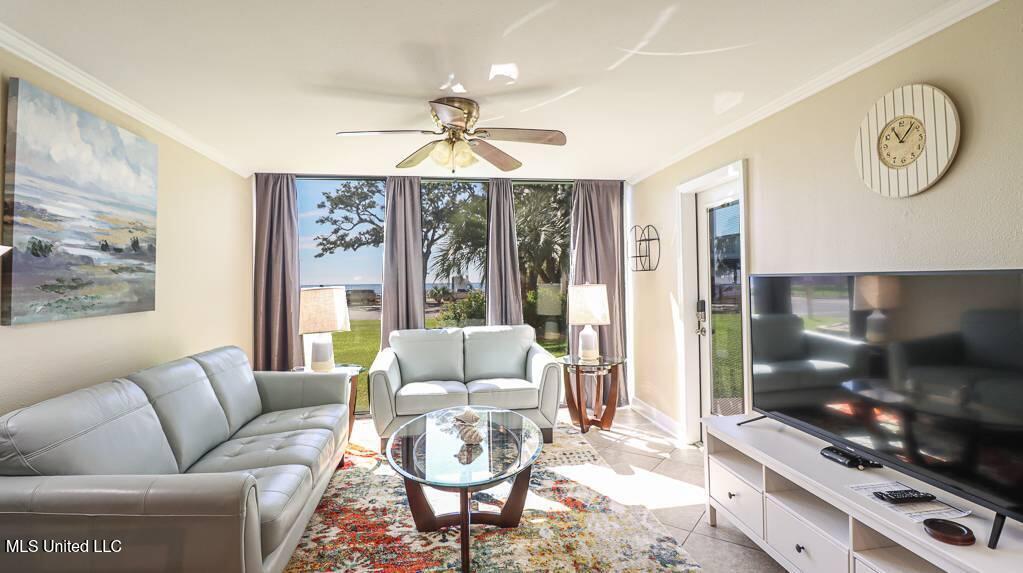 2046 Beach Boulevard Property Photo 6