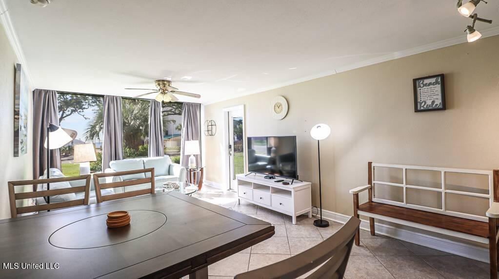 2046 Beach Boulevard Property Photo 7