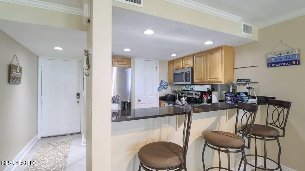 2046 Beach Boulevard Property Photo 9