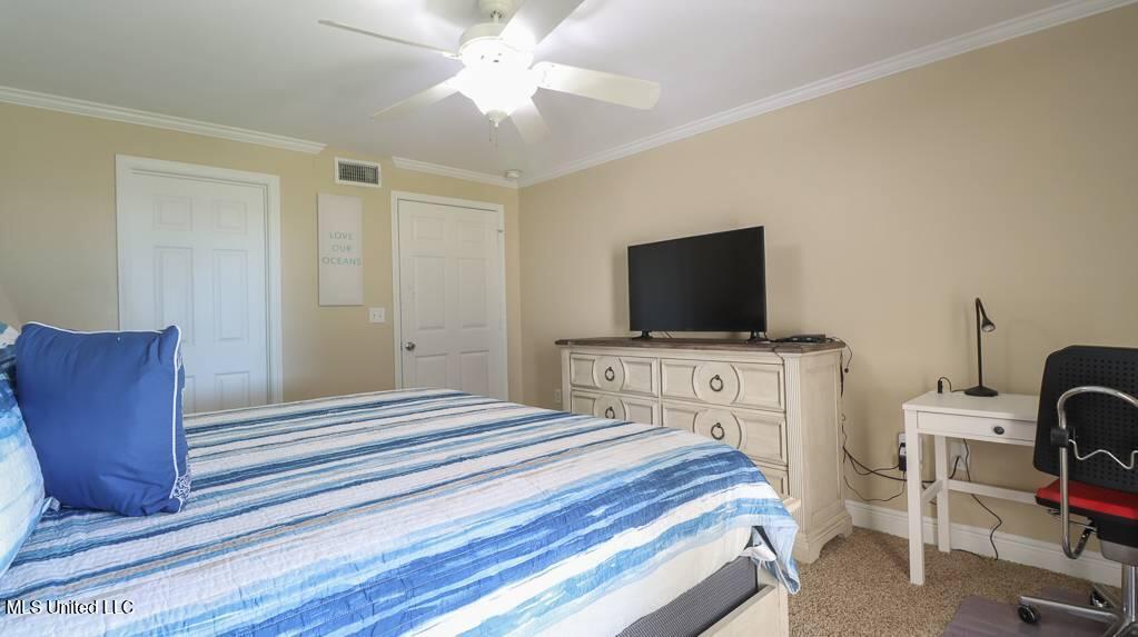 2046 Beach Boulevard Property Photo 12