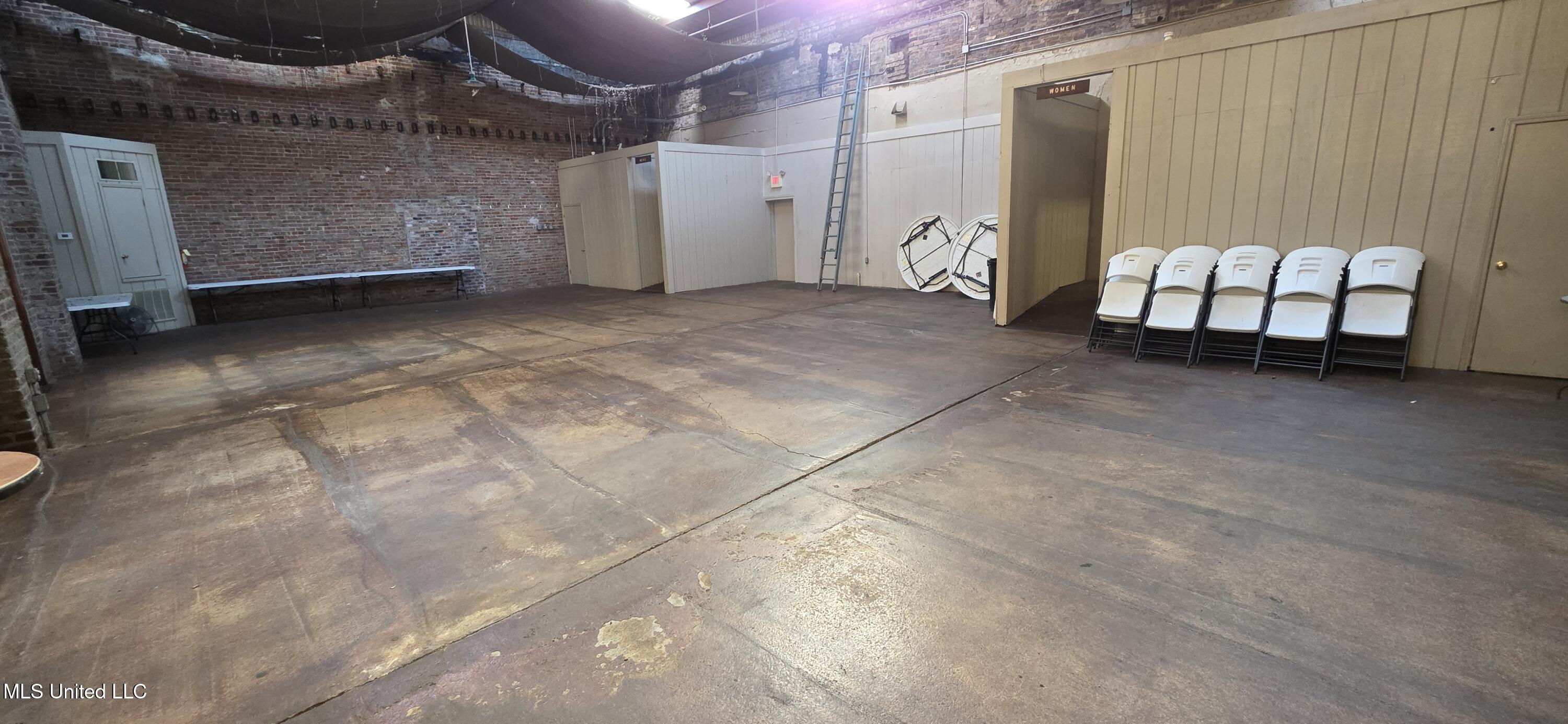515 S Railroad Boulevard Property Photo 54