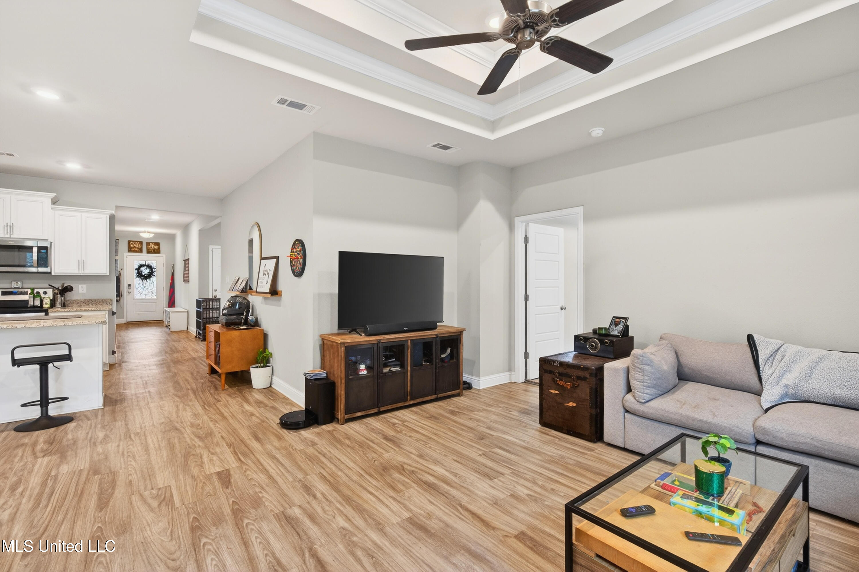 5735 Overland Drive Property Photo 14