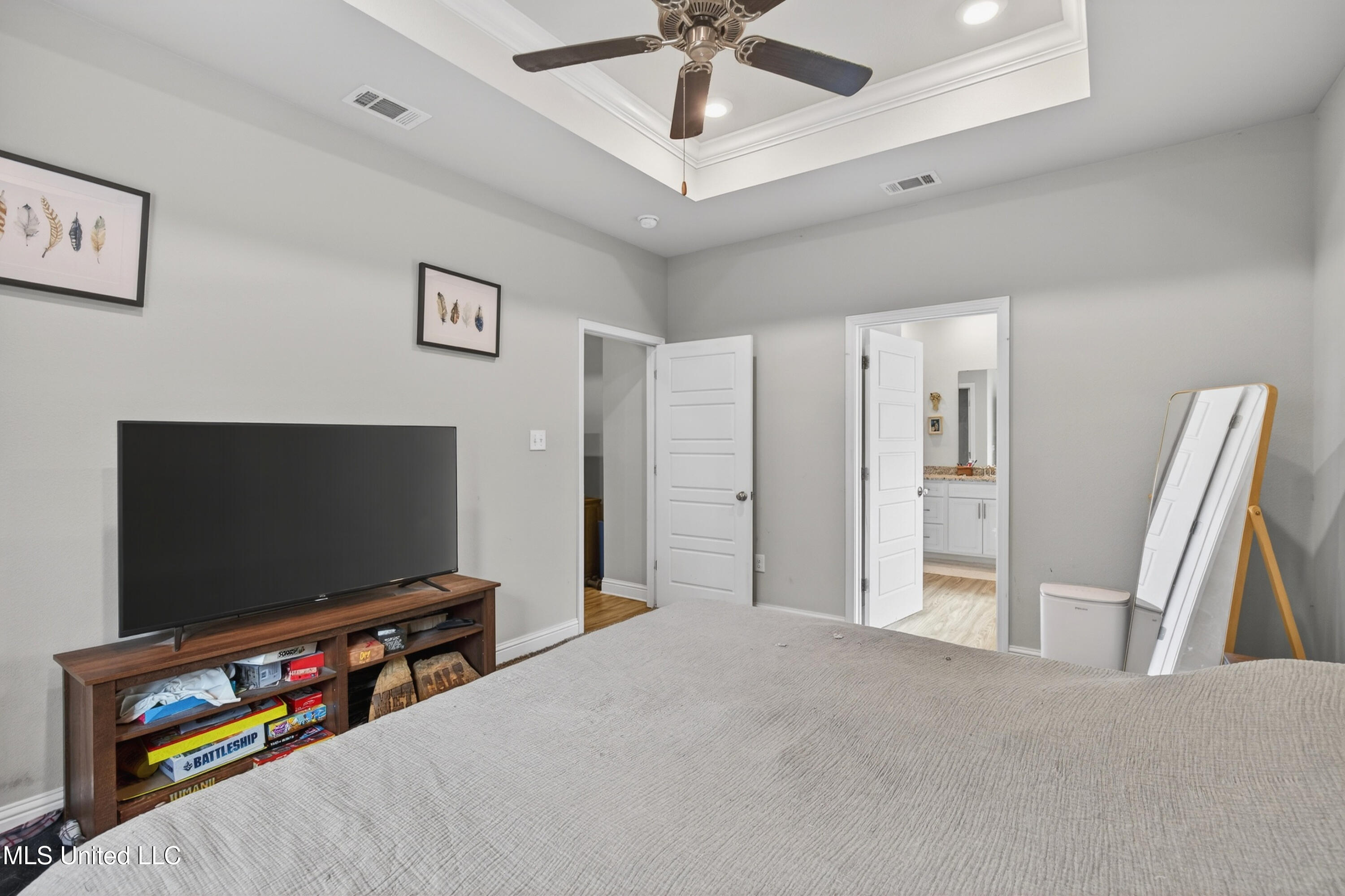 5735 Overland Drive Property Photo 17