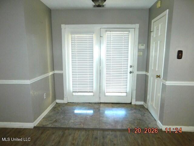 7248 Kingcrest Road Property Photo 2