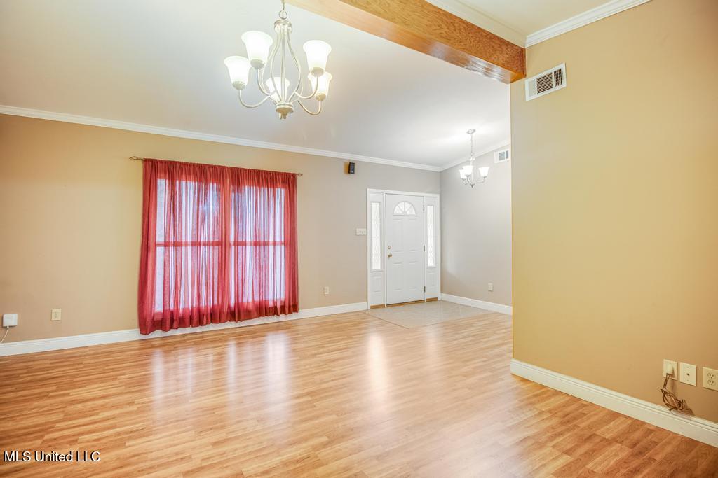 28 Woodglen Drive Property Photo 4