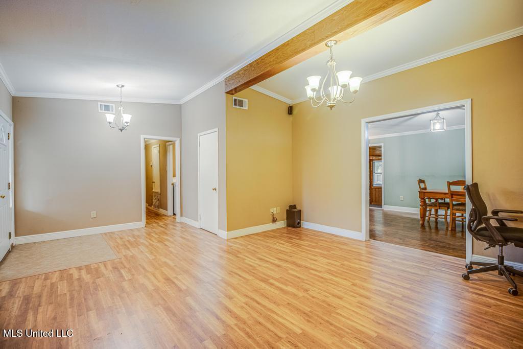 28 Woodglen Drive Property Photo 5