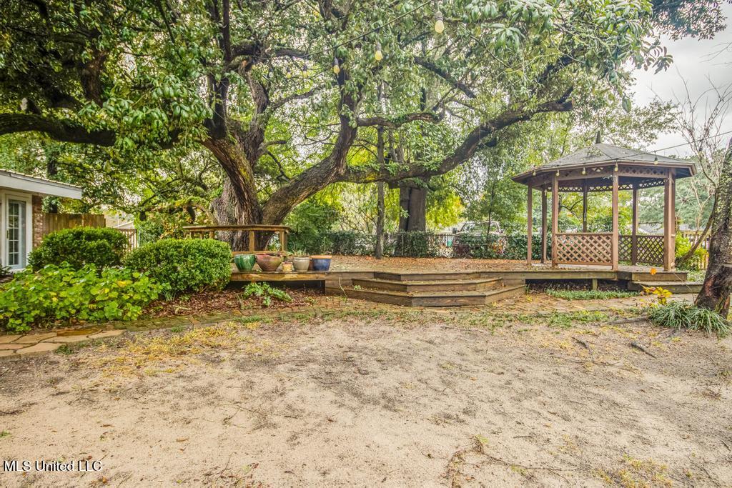 28 Woodglen Drive Property Photo 11