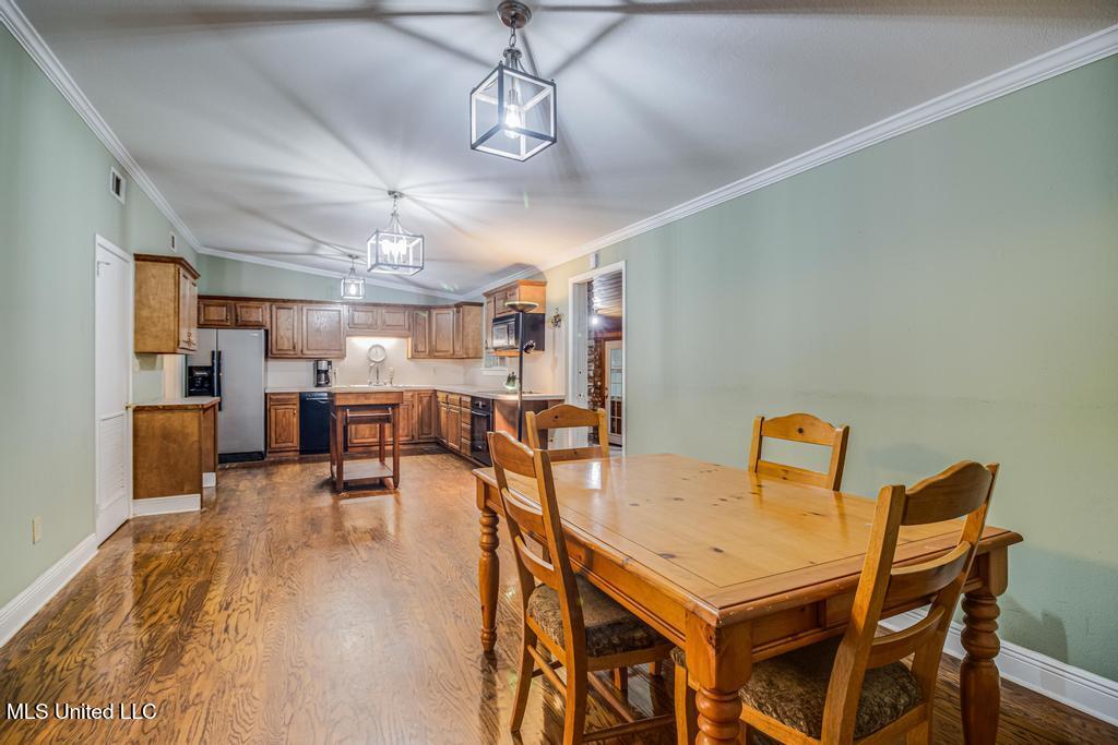 28 Woodglen Drive Property Photo 14