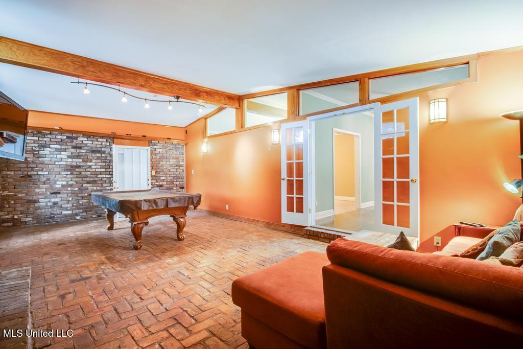 28 Woodglen Drive Property Photo 15