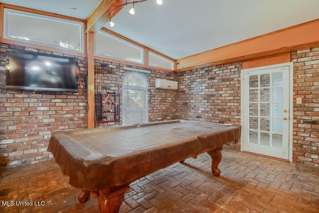 28 Woodglen Drive Property Photo 16