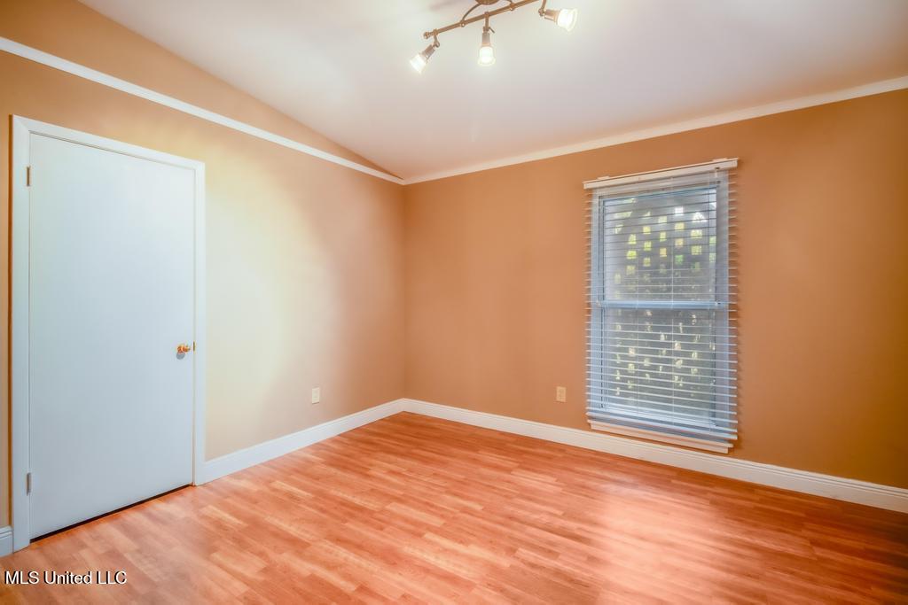 28 Woodglen Drive Property Photo 23