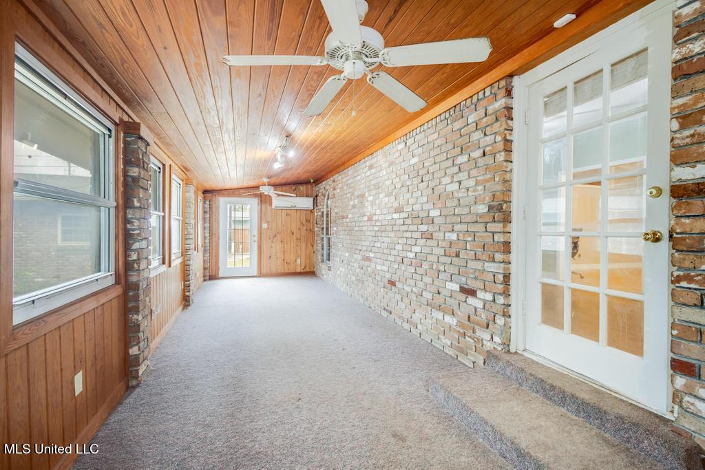 28 Woodglen Drive Property Photo 28