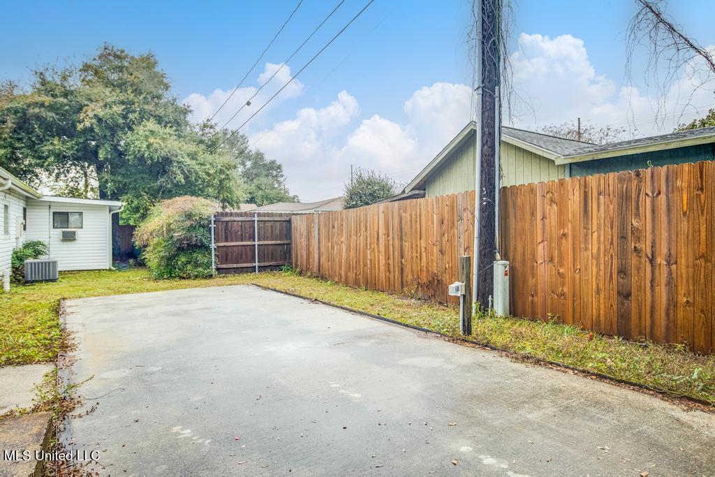 28 Woodglen Drive Property Photo 43