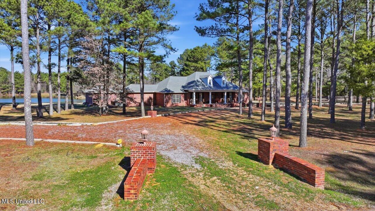 123 Lakeshire Cove Property Photo 1