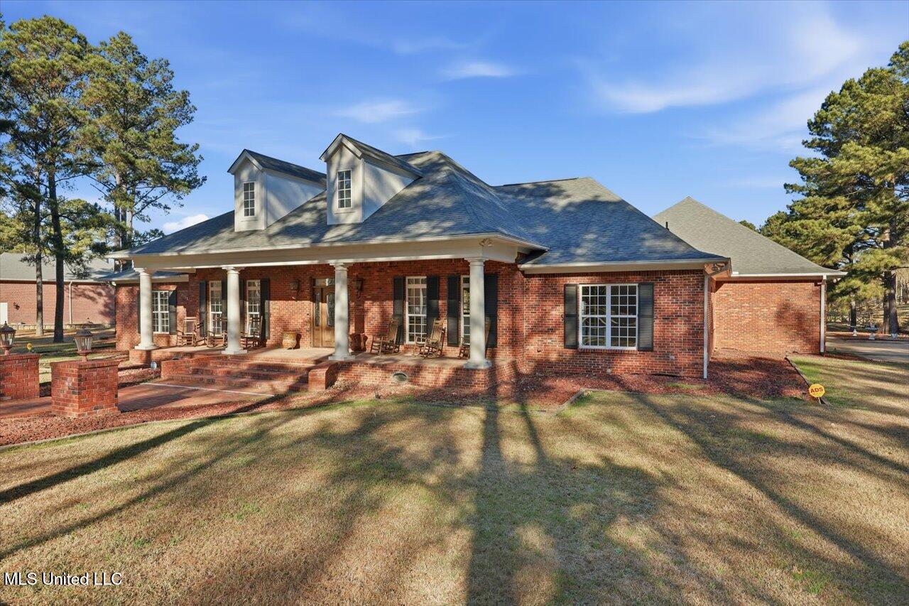123 Lakeshire Cove Property Photo 4