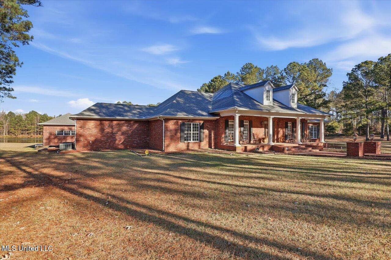 123 Lakeshire Cove Property Photo 5