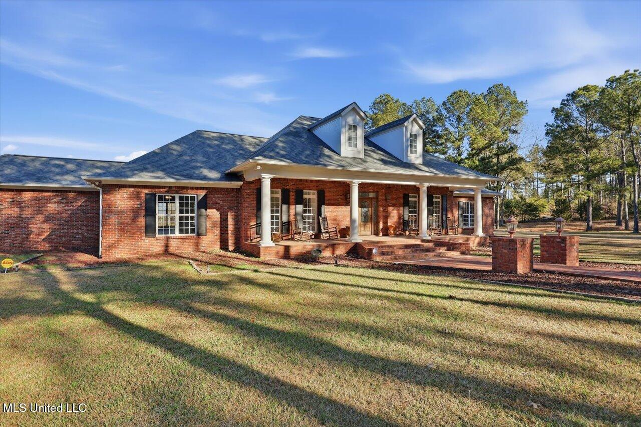 123 Lakeshire Cove Property Photo 6