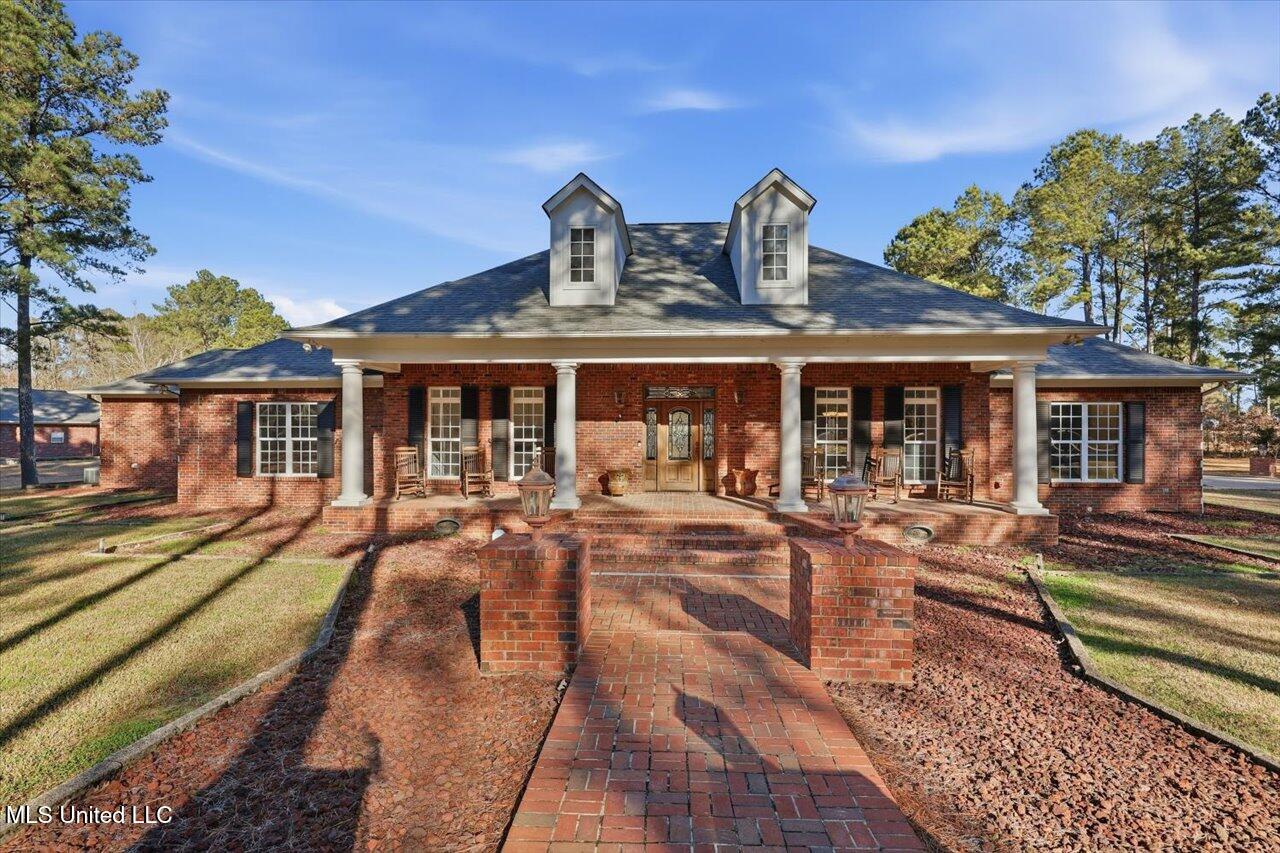 123 Lakeshire Cove Property Photo 7