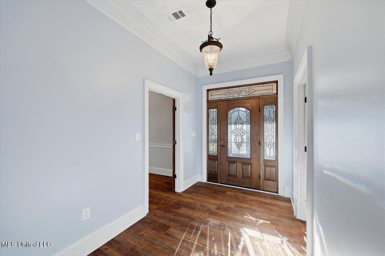 123 Lakeshire Cove Property Photo 11