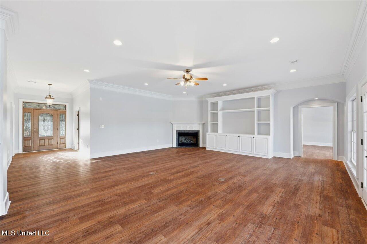 123 Lakeshire Cove Property Photo 13