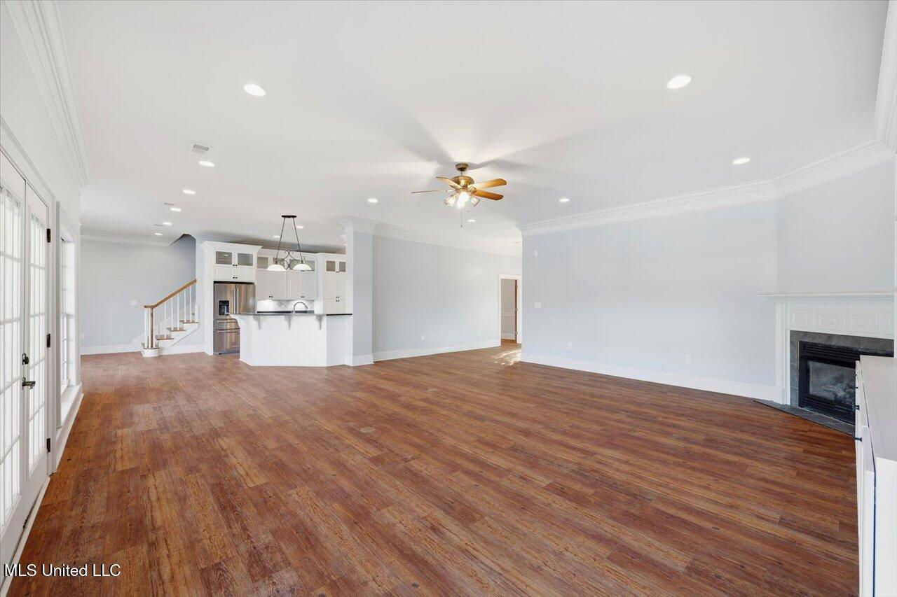 123 Lakeshire Cove Property Photo 14