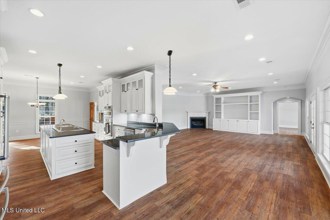 123 Lakeshire Cove Property Photo 17