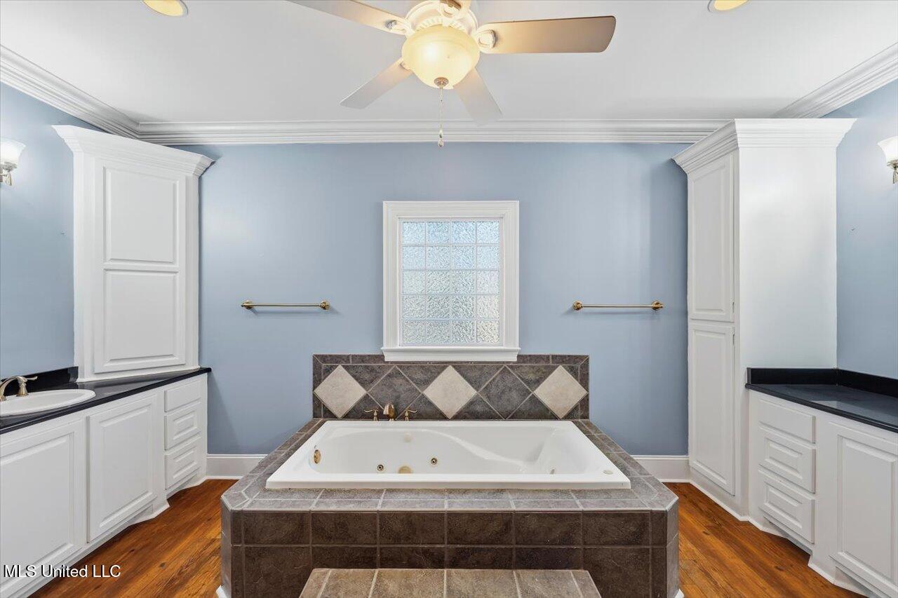 123 Lakeshire Cove Property Photo 43