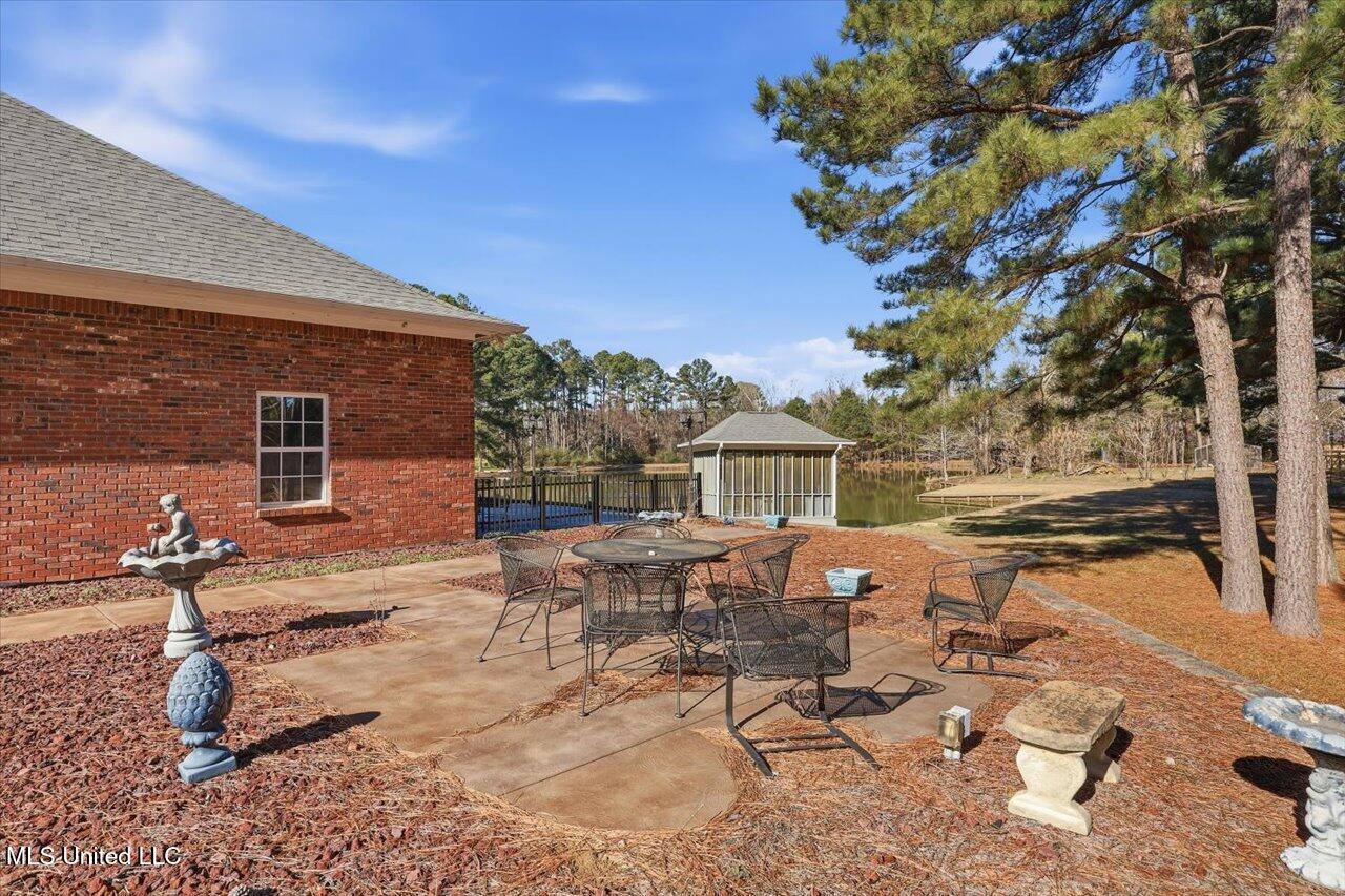 123 Lakeshire Cove Property Photo 82