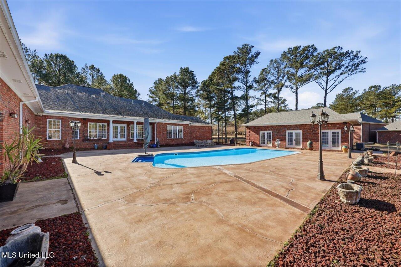 123 Lakeshire Cove Property Photo 84