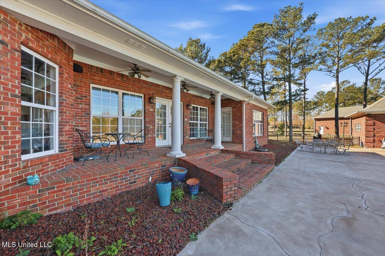 123 Lakeshire Cove Property Photo 88