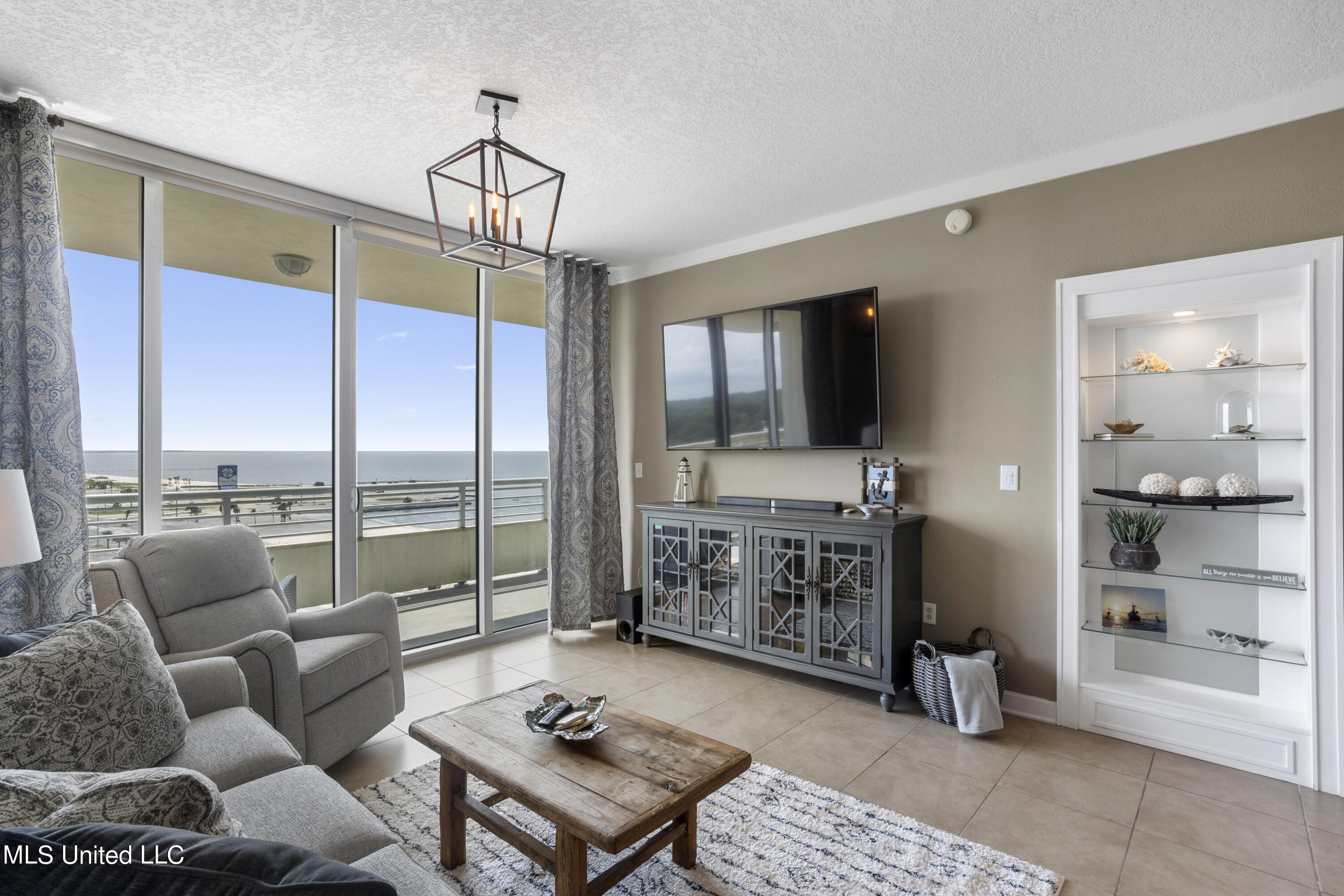 2060 Beach Boulevard Property Photo 4