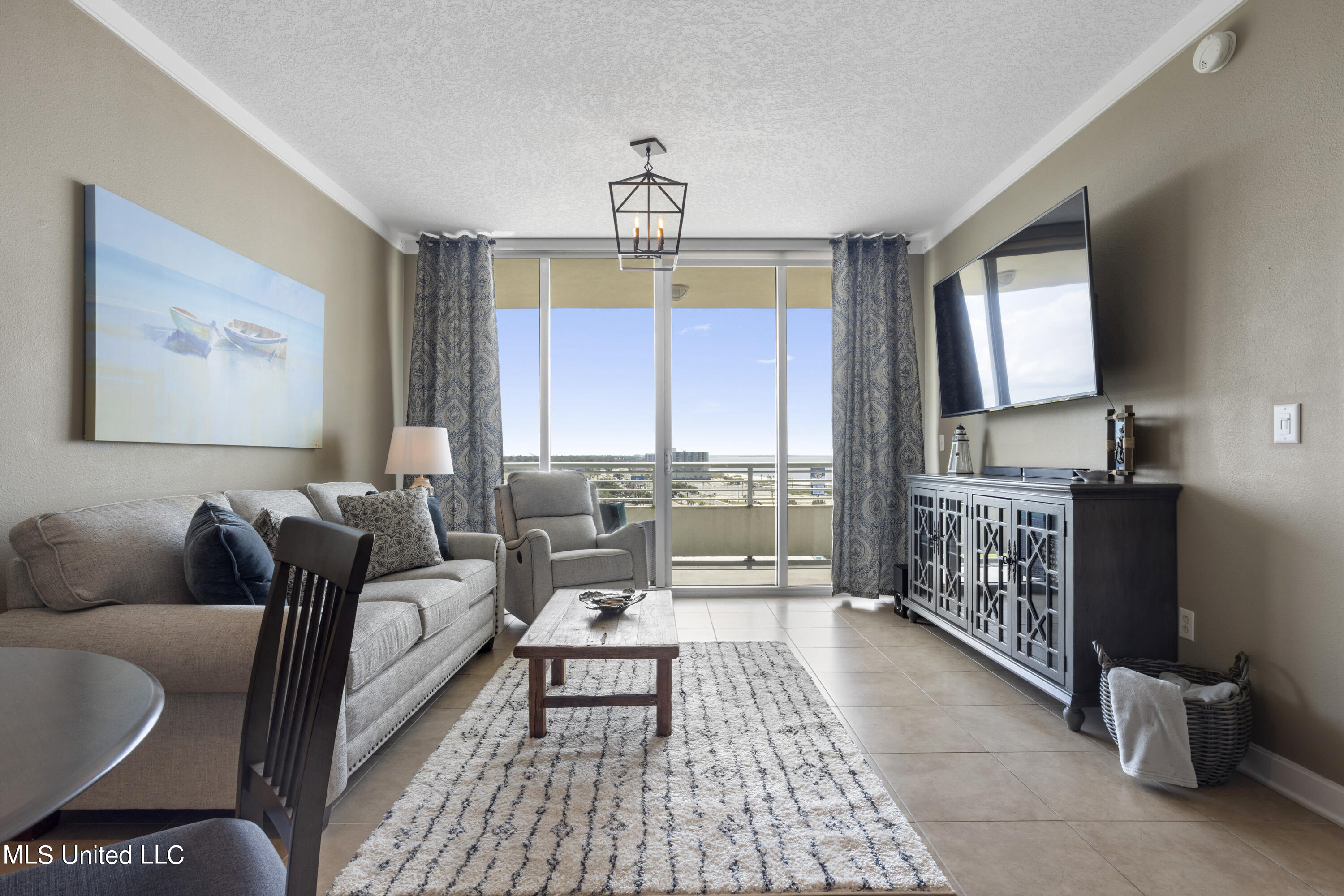 2060 Beach Boulevard Property Photo 6