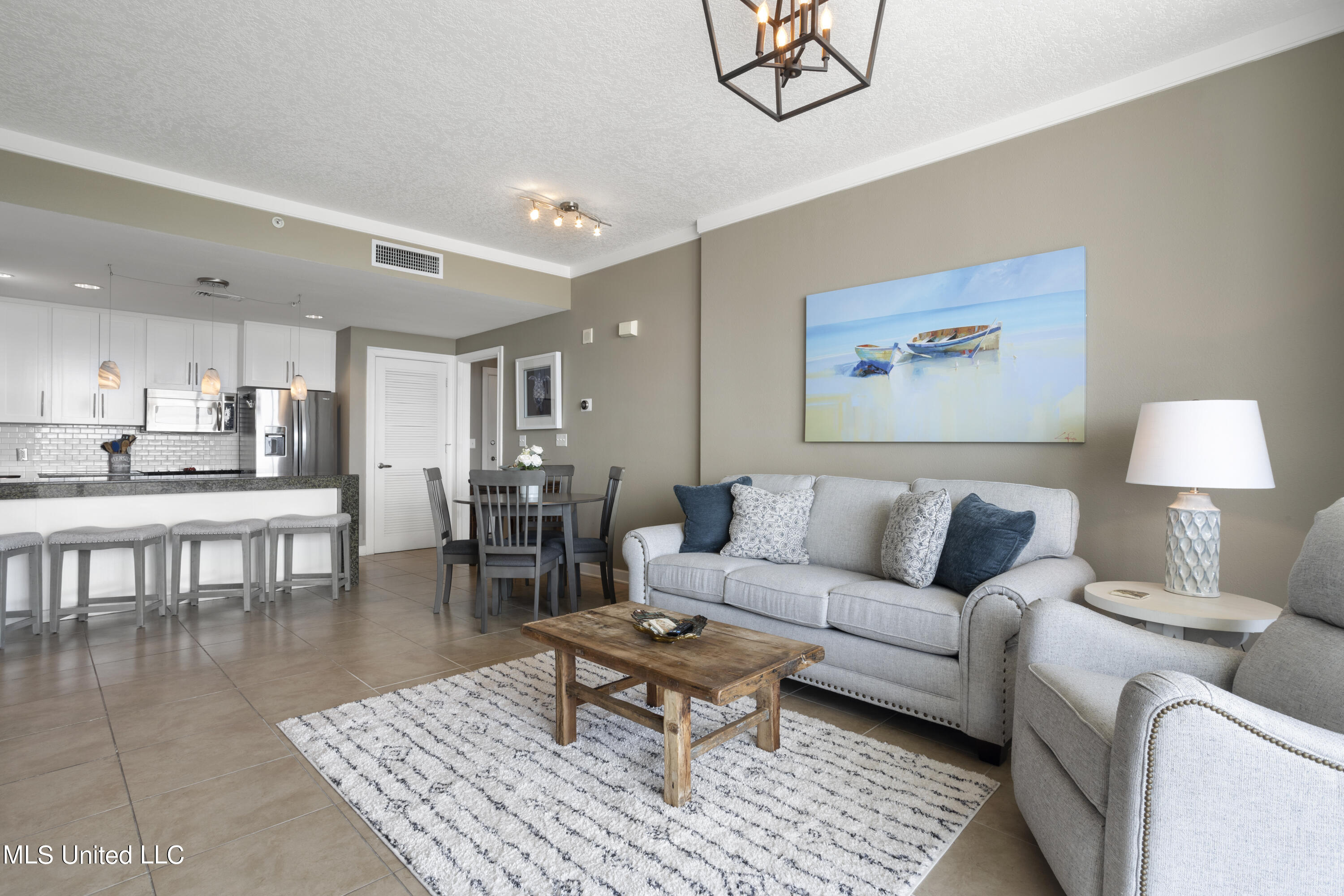 2060 Beach Boulevard Property Photo 8