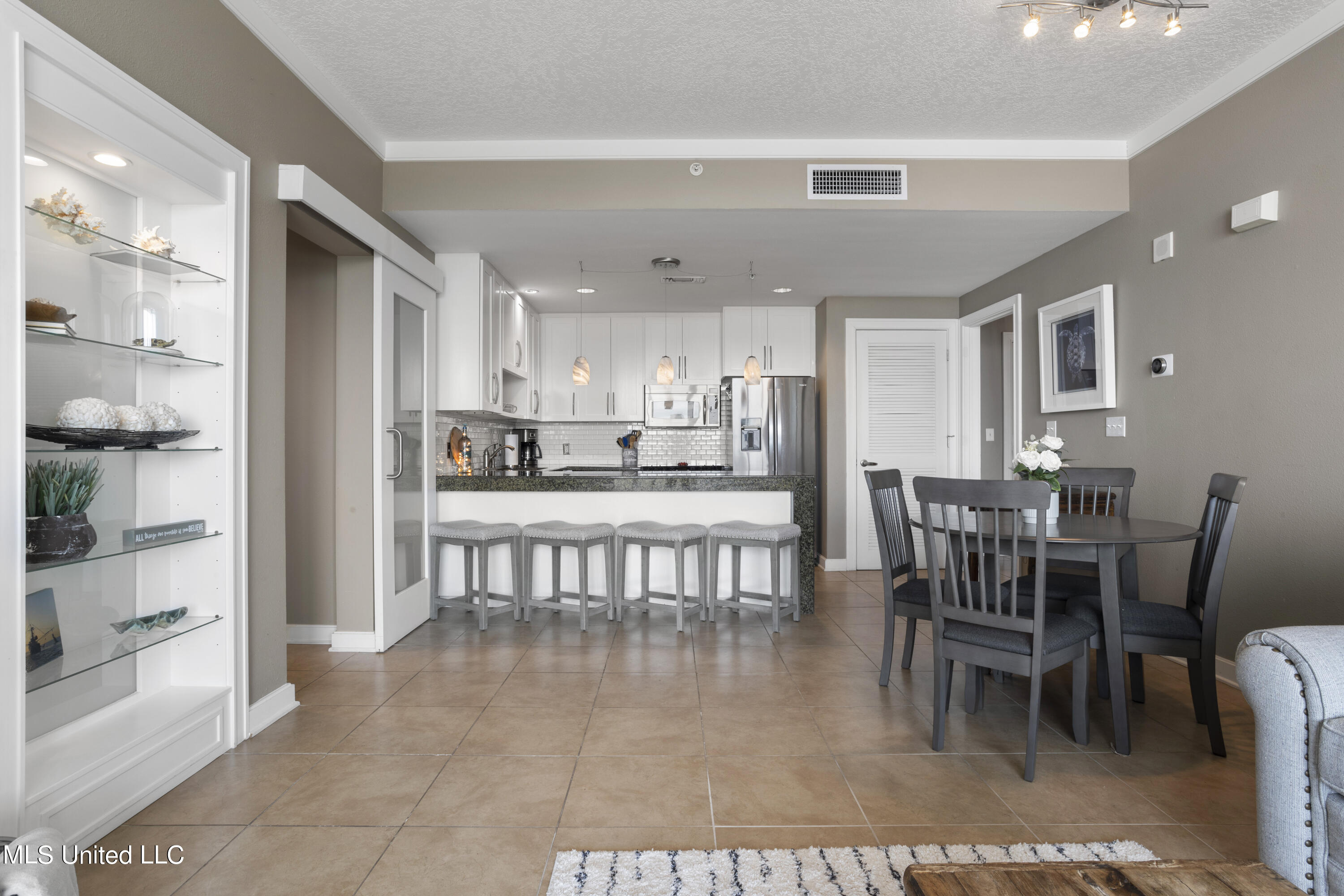 2060 Beach Boulevard Property Photo 10